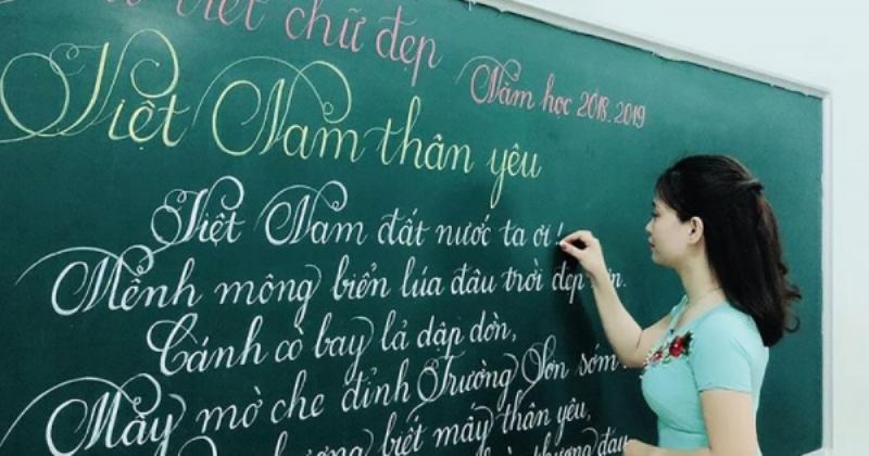 Hình ảnh mang tính biểu tượng về việc rút ra bài học kinh nghiệm từ quá khứ pháp lý, nhấn mạnh tầm quan trọng của lịch sử nhà nước pháp luật Việt Nam.