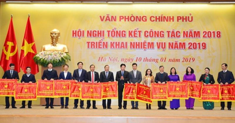 Cá nhân, tập thể tiêu biểu được trao tặng huân chương lao động