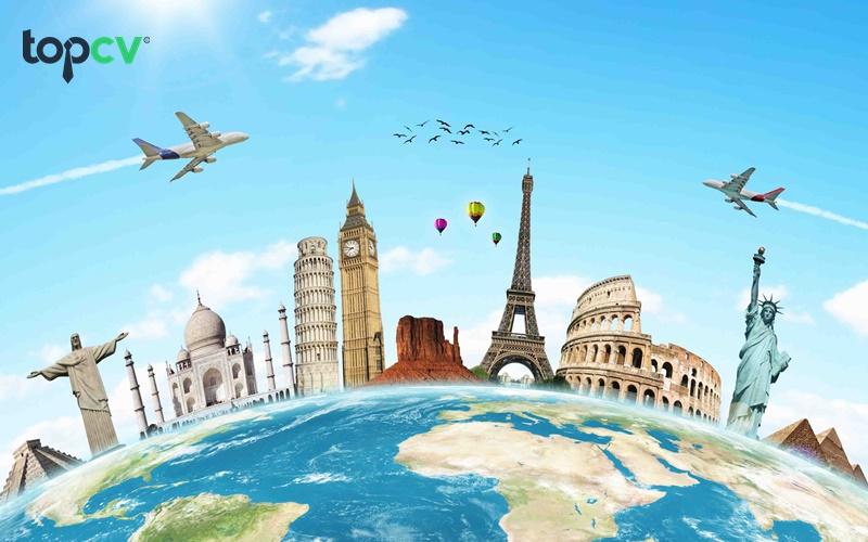 Mot collage the hien cac loai hinh lao dong trong du lich khac nhau, bao gom le tan khach san, huong dan vien, dau bep, nhan vien phuc vu ban, va lai xe du lich.