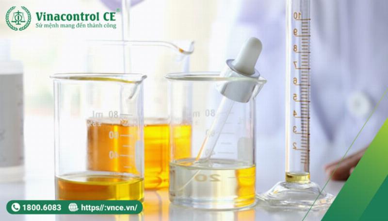 Một bảng biểu so sánh và chuyển đổi giữa các đơn vị đo thể tích thông dụng như mét khối, lít, gallon