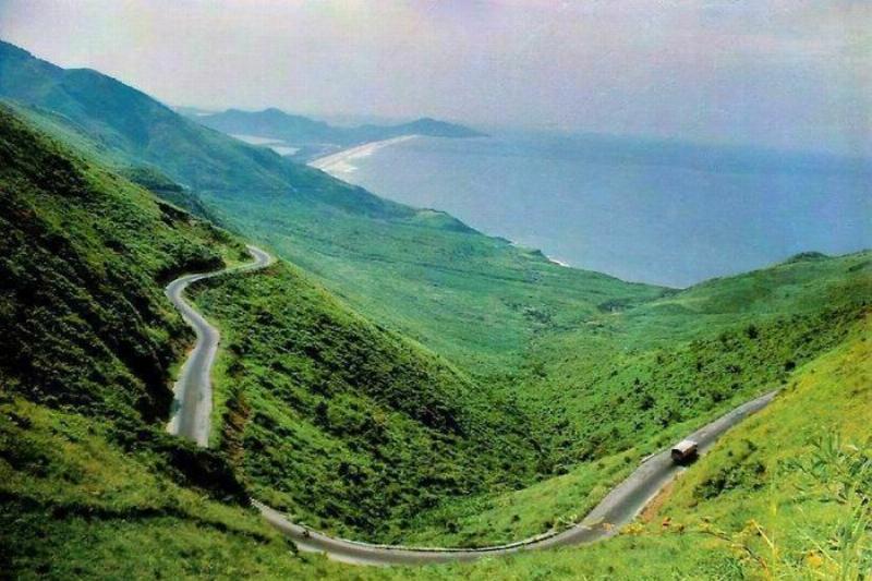 Hinh anh cong viec pha bom day cam go tren duong truong son trong kich ban Nhung Ngoi Sao Xa Xoi