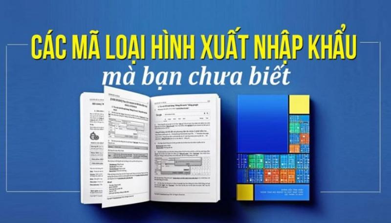 Một người đang làm việc tại bàn với các văn bản luật Hải quan, Thuế, và các tài liệu XNK khác, thể hiện việc áp dụng danh mục tài liệu tham khảo luật vào công việc xuất nhập khẩu thực tế