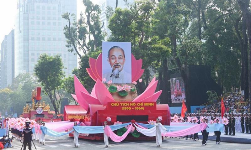 Hình ảnh minh họa các giá trị cốt lõi (liêm chính, sáng tạo, cống hiến...) như những la bàn định hướng cho một người trẻ đang lên kế hoạch sự nghiệp, trả lời câu hỏi what are you going to do after graduation