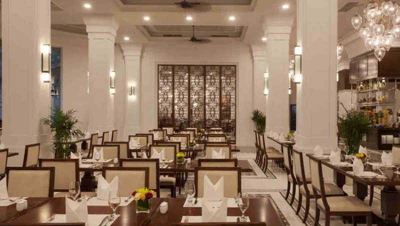 Lập kế hoạch tài chính chi tiết bao gồm dự kiến vốn, doanh thu, chi phí khi lập dự án kinh doanh quán bar.