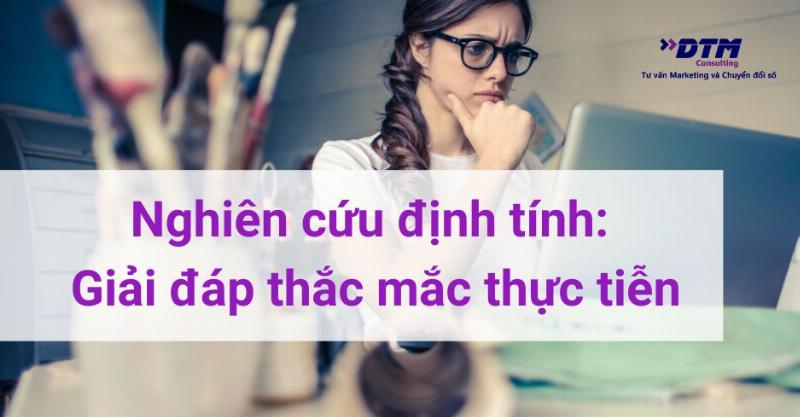 Hình ảnh minh họa quy trình phân tích dữ liệu định tính, thể hiện việc mã hóa văn bản, nhóm các mã thành chủ đề và tìm ra insight.