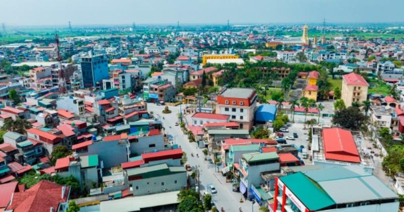 Biểu tượng pháp luật, quy hoạch đô thị, và bản đồ địa chính minh họa vai trò quản lý chặt chẽ của nhà nước đối với đất đai là hàng hóa đặc biệt