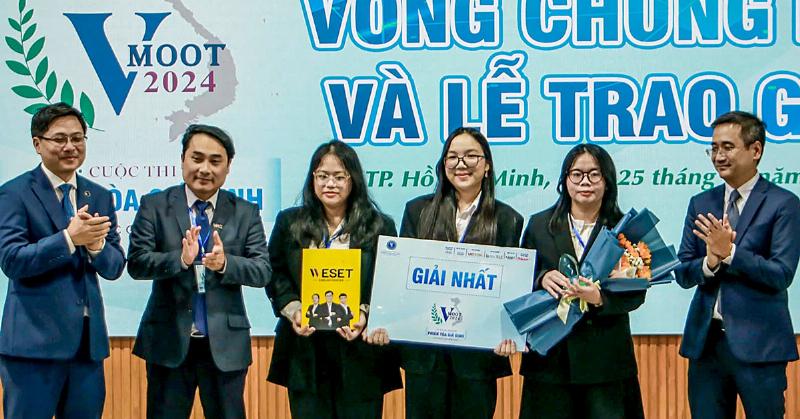 Sinh Viên Đại Học Luật TPHCM Tham Gia Moot Phiên Tòa Gia Đình