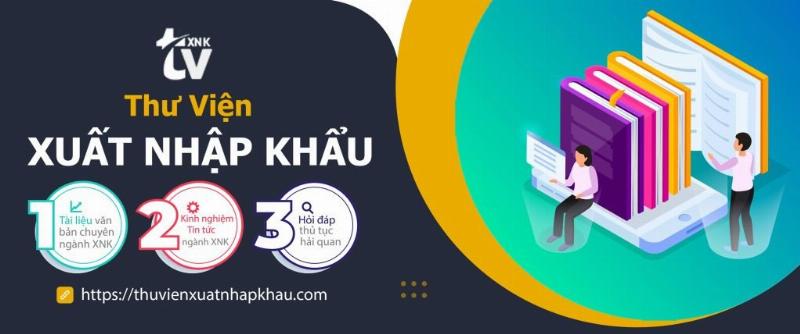 Một bộ tài liệu học tập về xuất nhập khẩu bao gồm sách giáo trình, sổ tay ghi chú, và một chiếc laptop mở website về XNK, minh họa nguồn tài liệu học tập