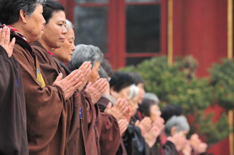 Hinh anh minh hoa anh huong cua phong tuc len giao tiep va ung xu xa hoi