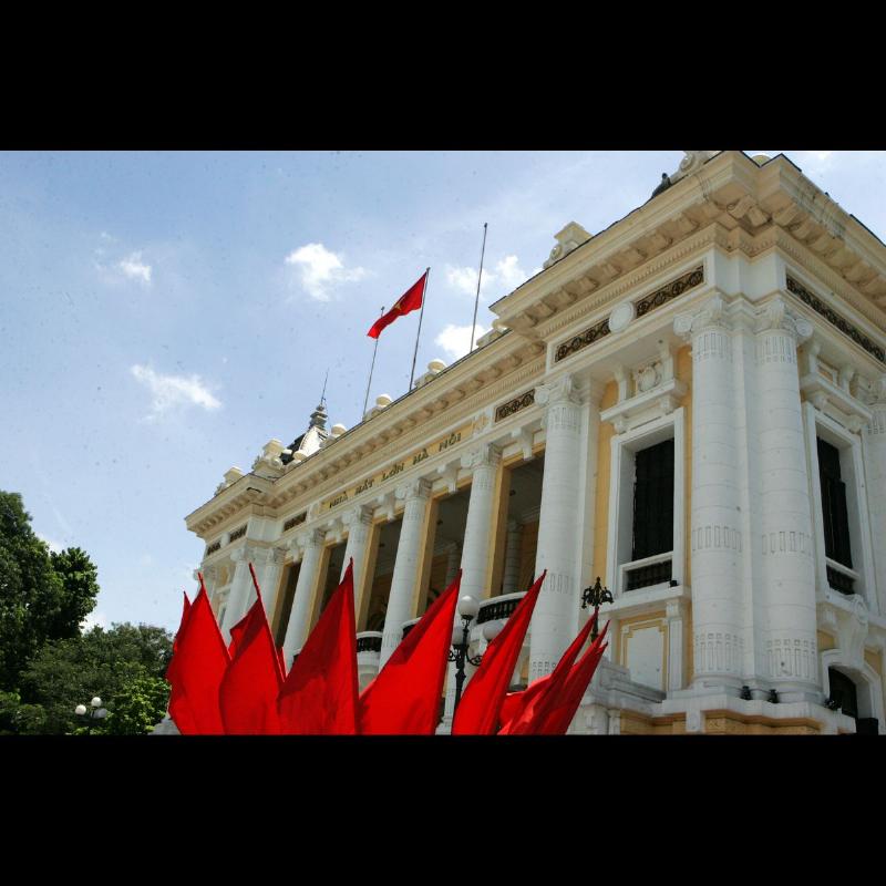 Hình ảnh một công trình kiến trúc cổ điển kiểu Pháp còn tồn tại ở Việt Nam ngày nay, minh chứng cho thời kỳ thuộc địa.