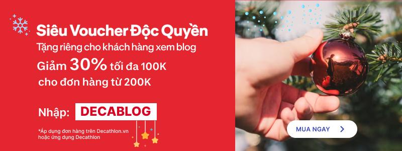 Một người đang học bơi, dần quen với nước