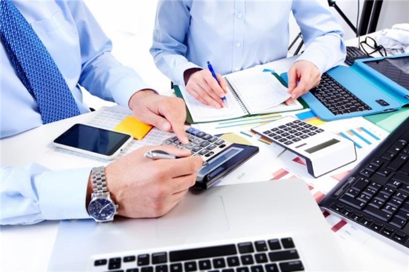 So sánh điểm khác biệt giữa kế toán hành chính sự nghiệp và kế toán doanh nghiệp dựa trên nội dung giáo trình.