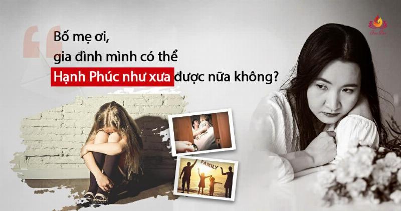 Gia đình hạnh phúc bên nhau, bố mẹ và con cái cười nói vui vẻ